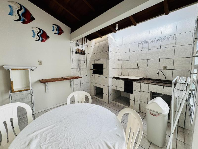 Casa dos Golfinhos a 100 metros da Praia de Palmas casa individual com 3 quartos. - image 12