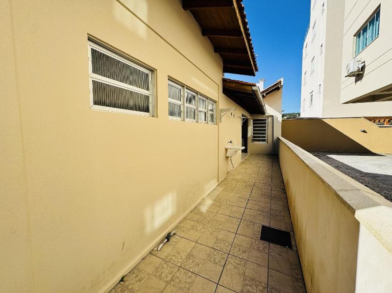 Casa dos Golfinhos a 100 metros da Praia de Palmas casa individual com 3 quartos. - image 6