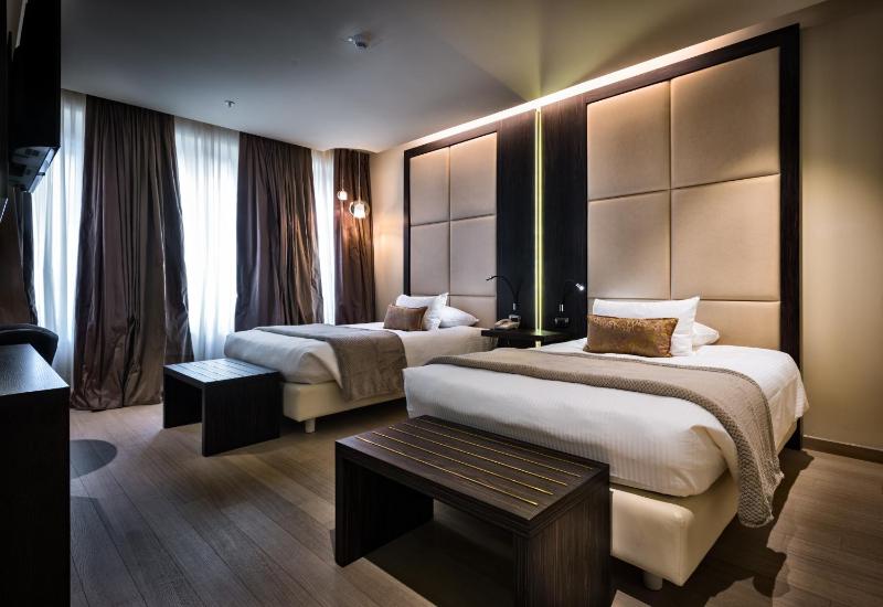 Deluxe Triple Room image 2