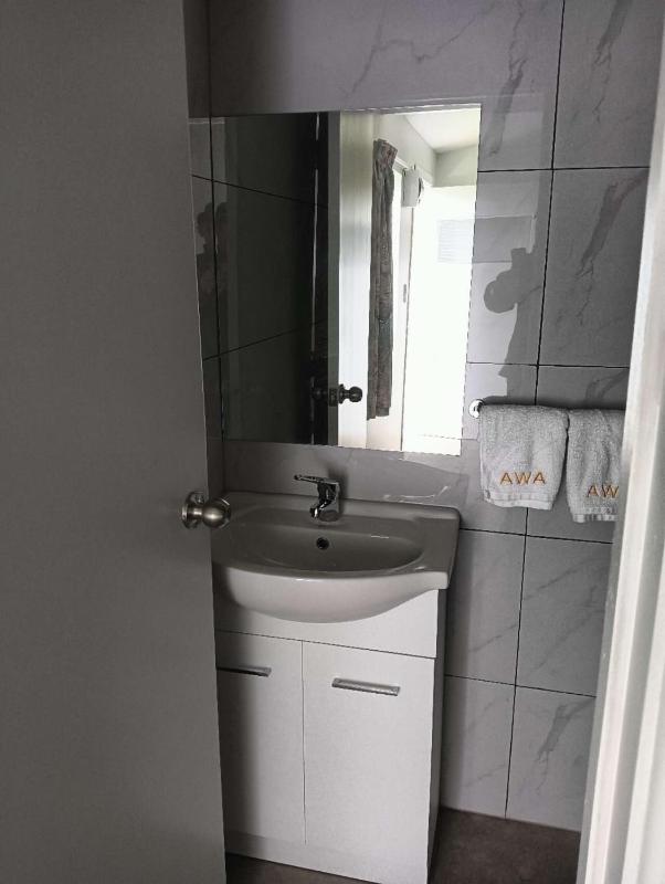 2 double and 1 sofa beds garden chalet 7D - image 7