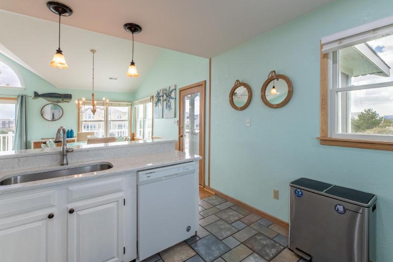 Whaler's Inn - Corolla Whalehead Ocean View Beach 320 Yds Pool Hot Tub Pets OK Flex Stays - image 21