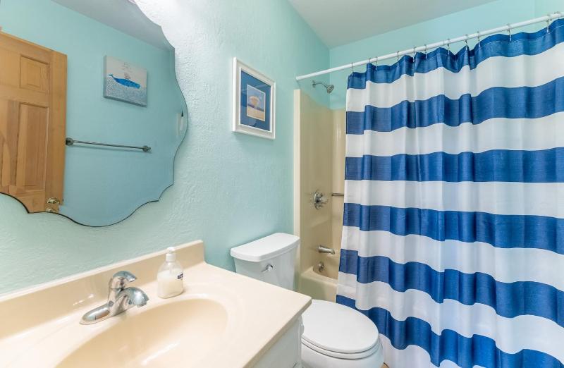 Whaler's Inn - Corolla Whalehead Ocean View Beach 320 Yds Pool Hot Tub Pets OK Flex Stays - image 13