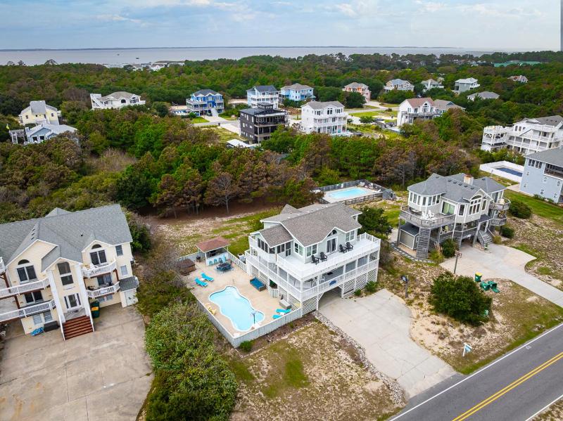Whaler's Inn - Corolla Whalehead Ocean View Beach 320 Yds Pool Hot Tub Pets OK Flex Stays - image 2