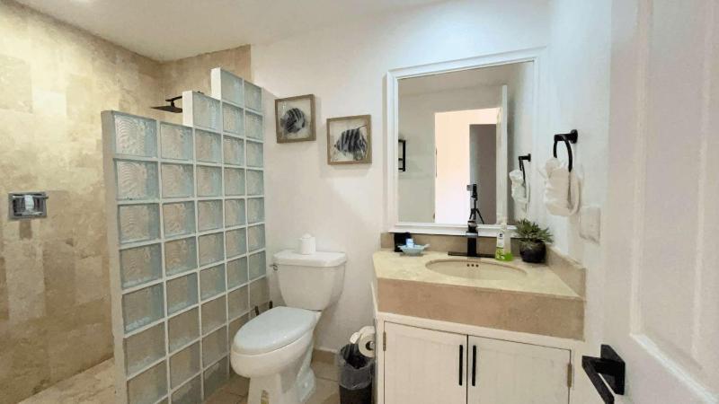Comfy & Updated 4th Floor Condo Princesa E-401 - image 2