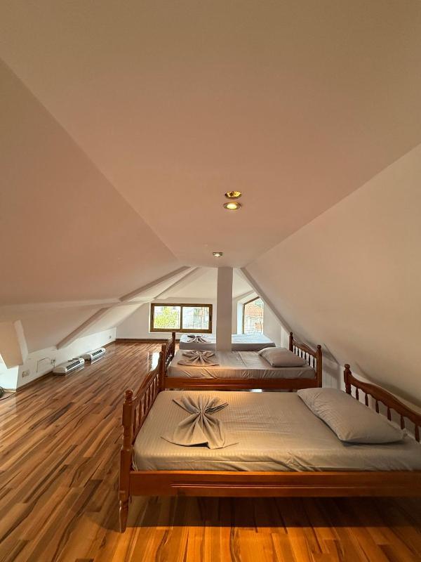Valentino Villa - image 3
