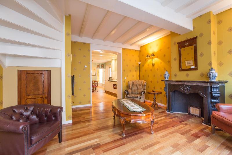 One-Bedroom Apartment image 2