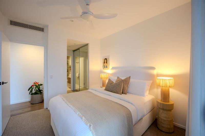 Byron Social on Jonson - Luxury Apartment in the Heart of Byron Bay Rooftop pool - image 6