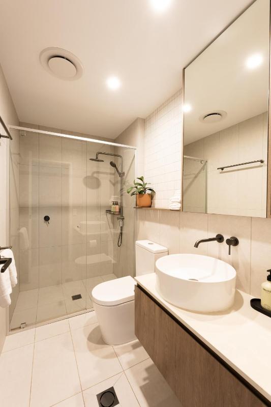 Byron Social on Jonson - Luxury Apartment in the Heart of Byron Bay Rooftop pool - image 5