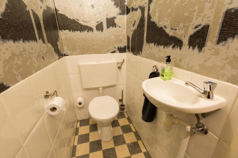 One-Bedroom Apartment image 4