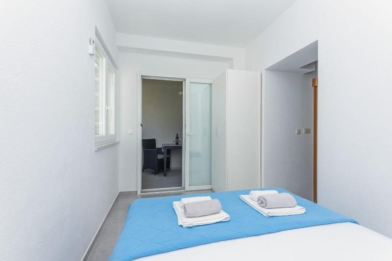 Apartments by the sea Makarska - 20923 - image 9