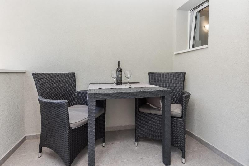 Apartments by the sea Makarska - 20923 - image 12