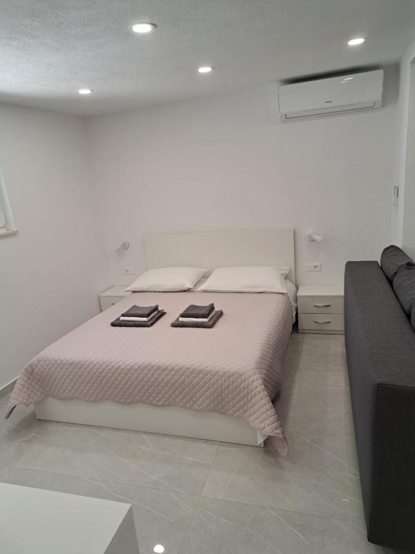 Apartments by the sea Makarska - 20923 - image 11