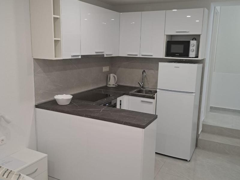 Apartments by the sea Makarska - 20923 - image 3