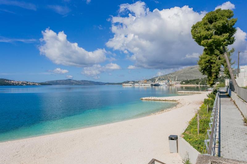 Apartments by the sea Trogir - 25303 - image 31