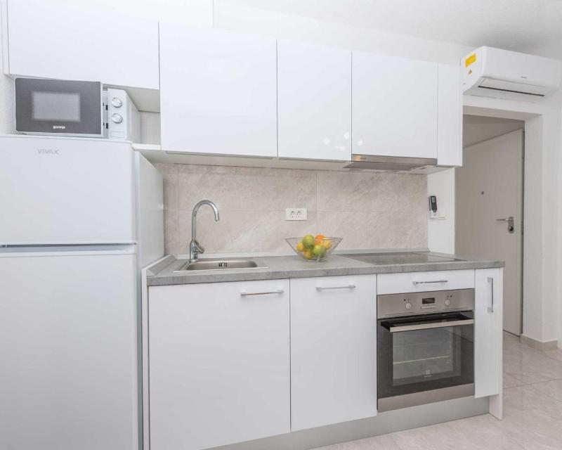 Apartments by the sea Makarska - 25383 - image 9