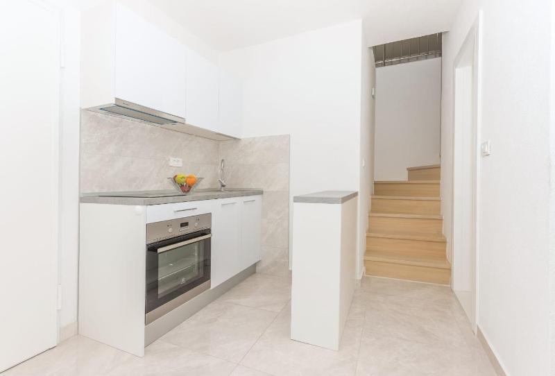 Apartments by the sea Makarska - 25383 - image 3