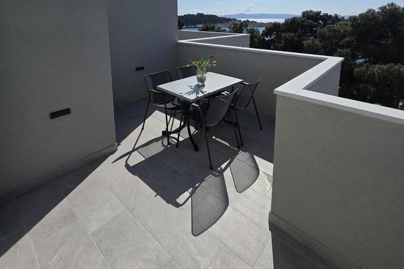 Apartments by the sea Makarska - 25383 - image 8