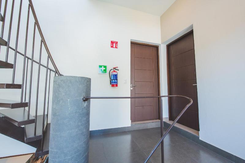 COSIJOPI · Spacious Colonial Home with Terrace - image 4