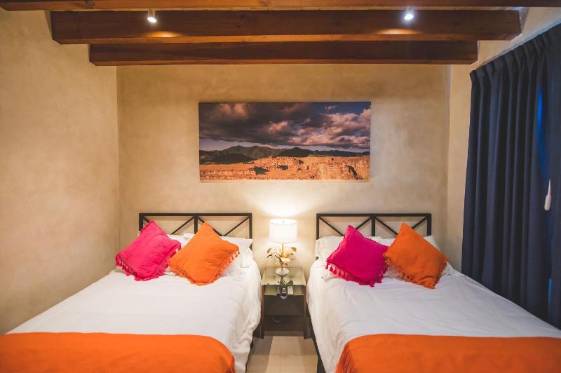 COSIJOPI · Spacious Colonial Home with Terrace - image 15