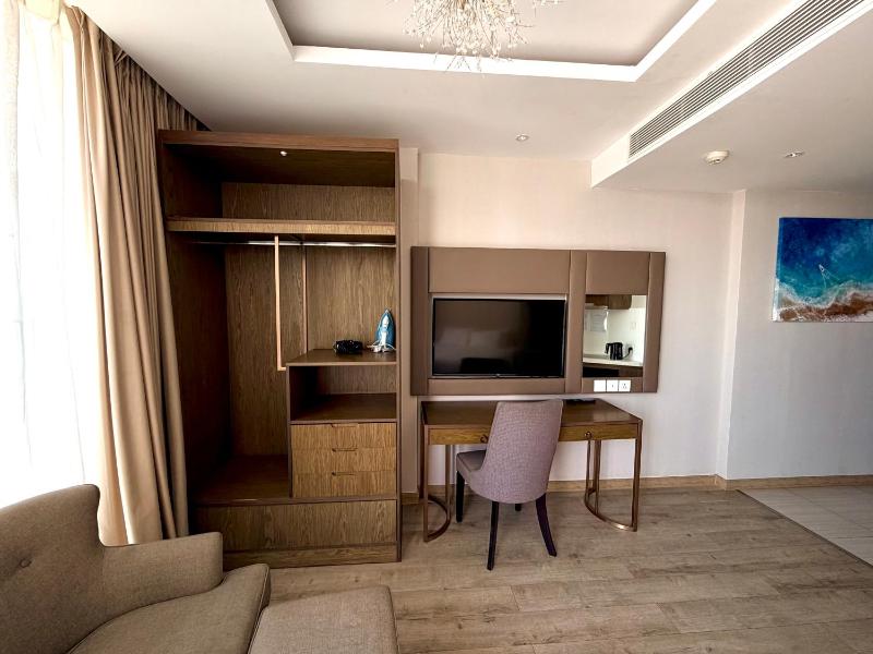 Luxury Oceanfront Residence - Heart of City - image 4
