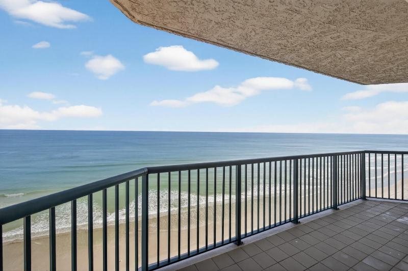 Tranquil Retreat at Dimucci Towers - image 1