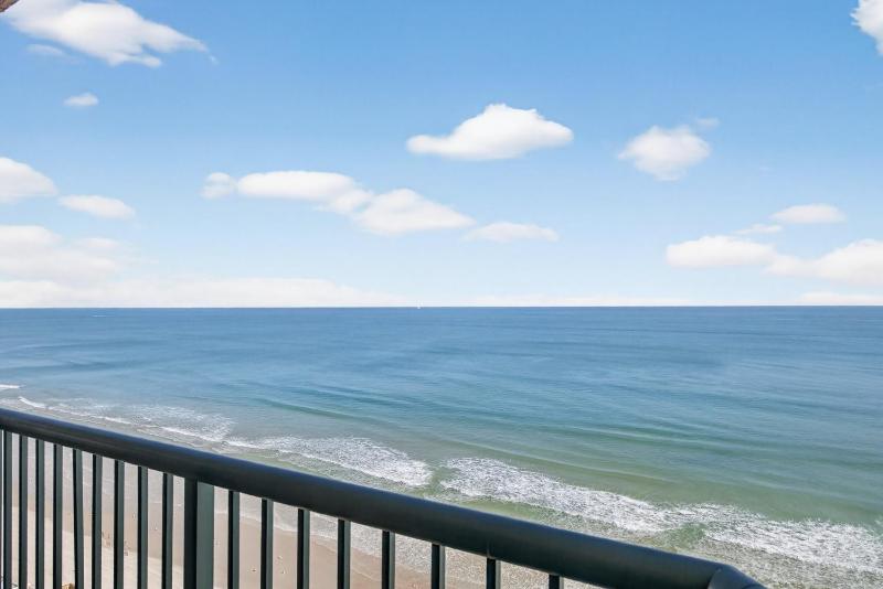 Tranquil Retreat at Dimucci Towers - image 46