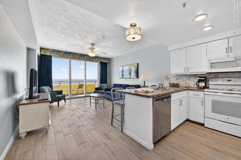 Saltwater Luxe at Ocean Walk - image 19