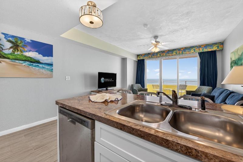 Saltwater Luxe at Ocean Walk - image 22