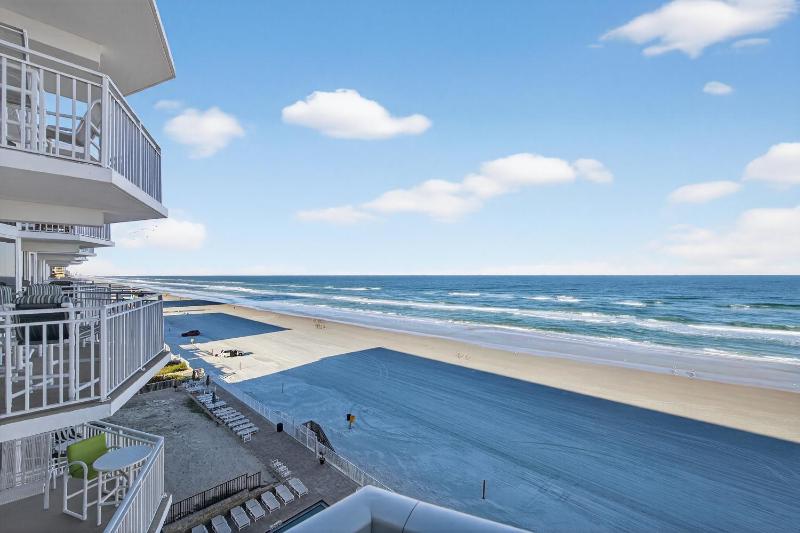 Coastal Daydream At White Surf - image 18