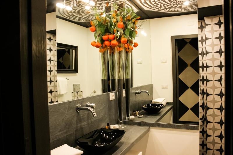 Deluxe Double Room image 3