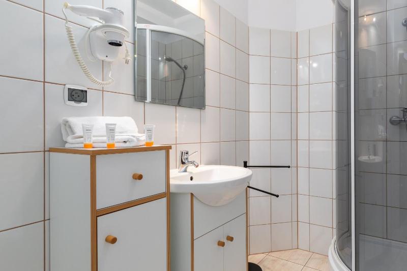 Przytulny Apartament Blisko Plaży by Noclegi Renters - image 22