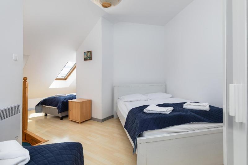 Przytulny Apartament Blisko Plaży by Noclegi Renters - image 6