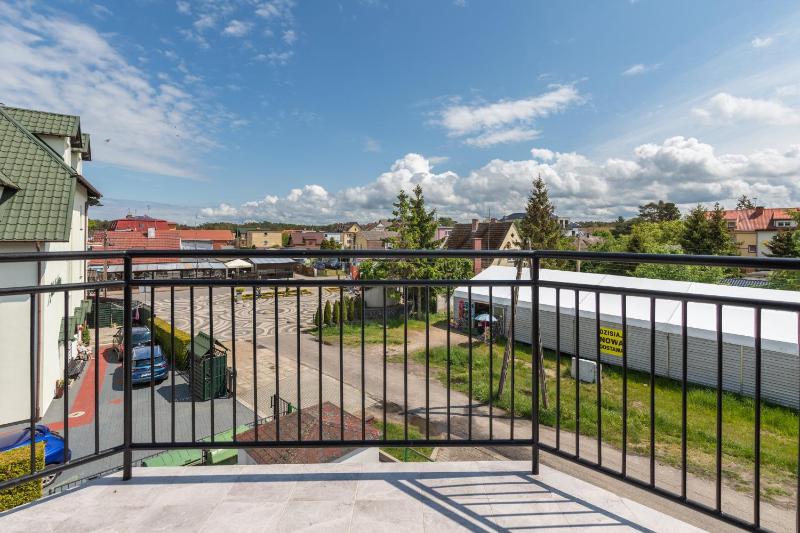 Przytulny Apartament Blisko Plaży by Noclegi Renters - image 19