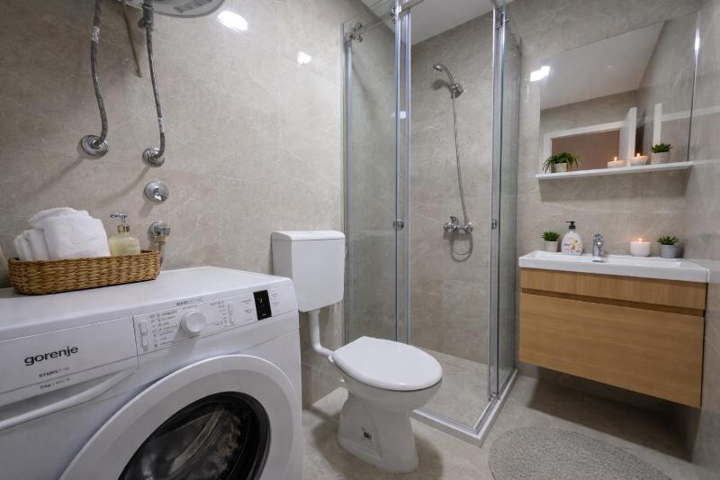 GRAND 3-Bedroom Apartment - image 2