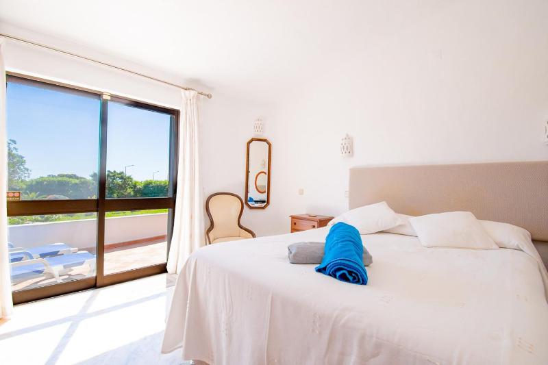 Casa Ryder - Short walk from Praia da Marinha - image 36