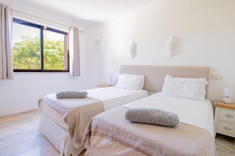Casa Ryder - Short walk from Praia da Marinha - image 39