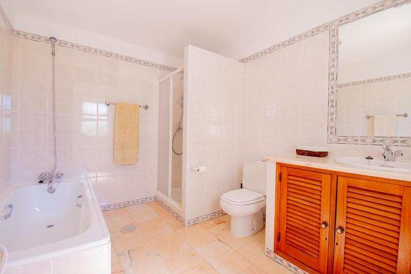 Casa Ryder - Short walk from Praia da Marinha - image 50