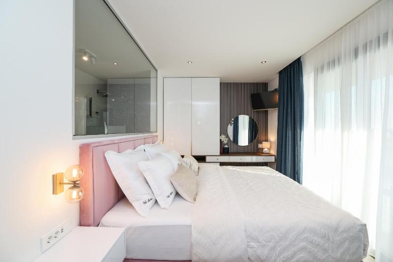 Villa Santa with heated pool - image 25
