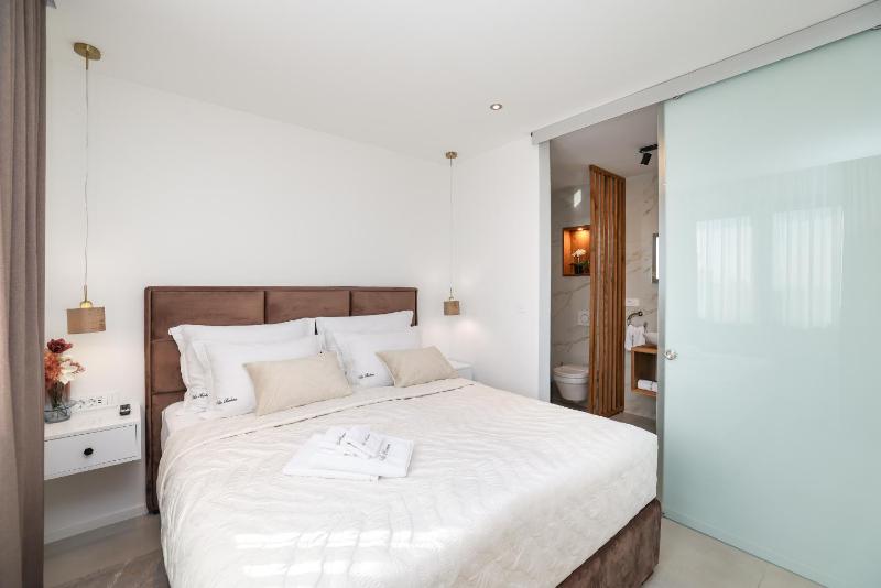 Villa Santa with heated pool - image 17