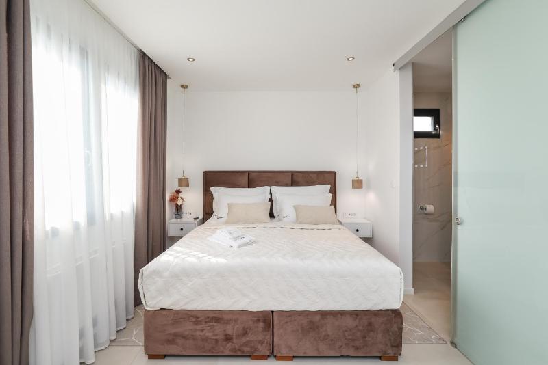 Villa Santa with heated pool - image 33