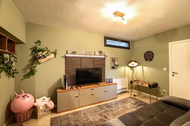 Villa Santa with heated pool - image 34
