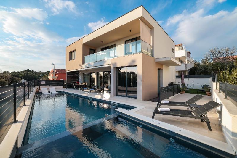 Villa Santa with heated pool - image 42