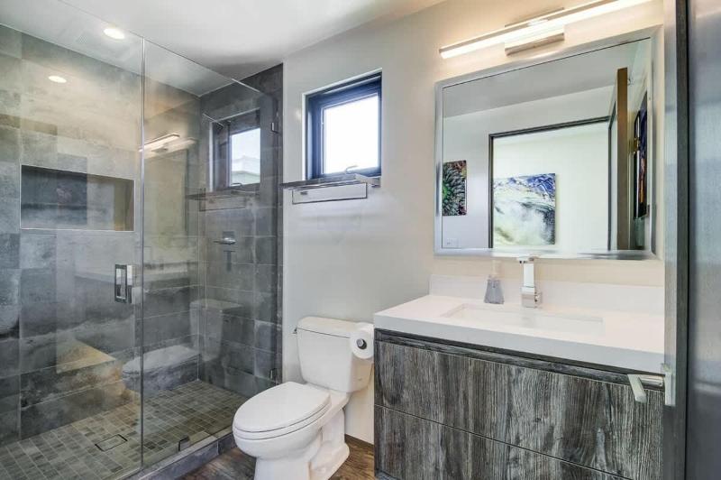 Modern Remodel By The Bay & Beach- 209 9th home - image 10
