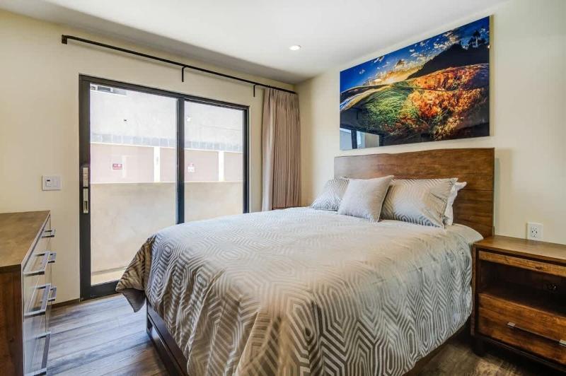 Modern Remodel By The Bay & Beach- 209 9th home - image 14