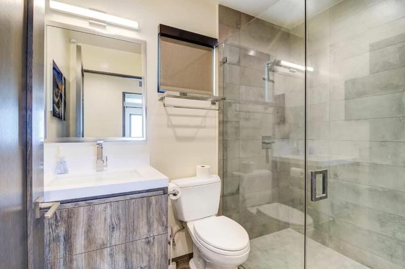 Modern Remodel By The Bay & Beach- 209 9th home - image 11