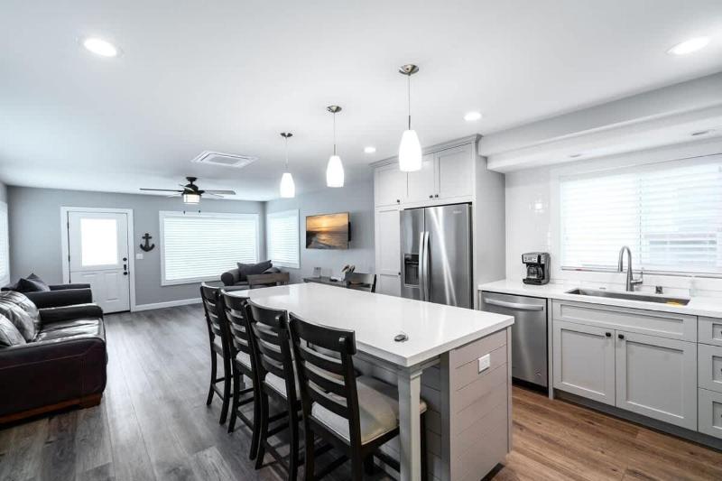 Remodeled Gem Balboa Island Beach House- 129 Opal home - image 13
