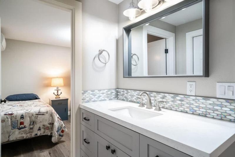 Remodeled Gem Balboa Island Beach House- 129 Opal home - image 9