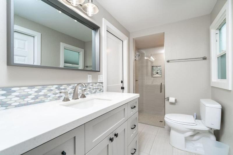 Remodeled Gem Balboa Island Beach House- 129 Opal home - image 3