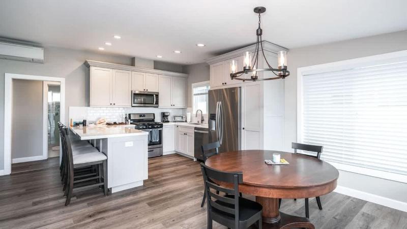 Remodeled Balboa Island Gem- 129 Opal B home - image 1