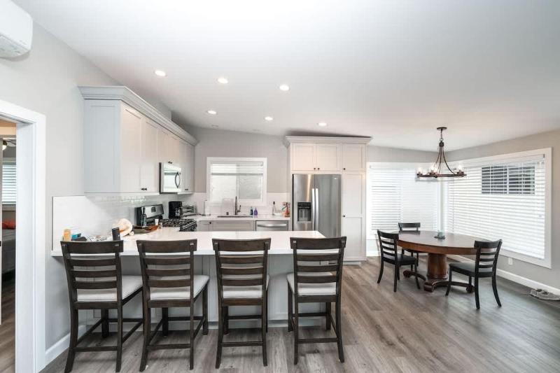 Remodeled Balboa Island Gem- 129 Opal B home - image 11